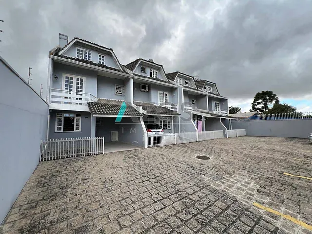 Sobrado com 250m² 3 quartos e 2 banheiros, à venda, no bairro Cajuru em Curitiba
