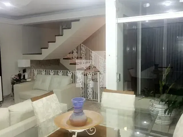 Sobrado com 150m² 3 quartos e 4 banheiros, à venda, no bairro Vila Galvão em Jundiaí