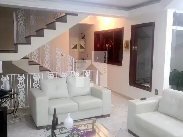 Sobrado com 150m² 3 quartos e 4 banheiros, à venda, no bairro Vila Galvão em Jundiaí