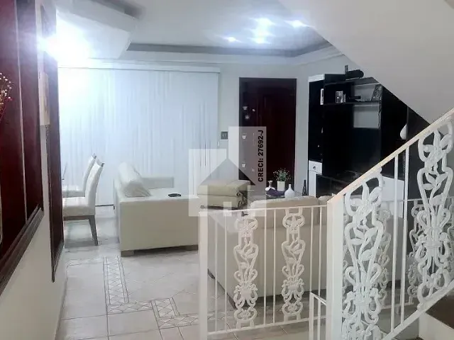 Sobrado com 150m² 3 quartos e 4 banheiros, à venda, no bairro Vila Galvão em Jundiaí