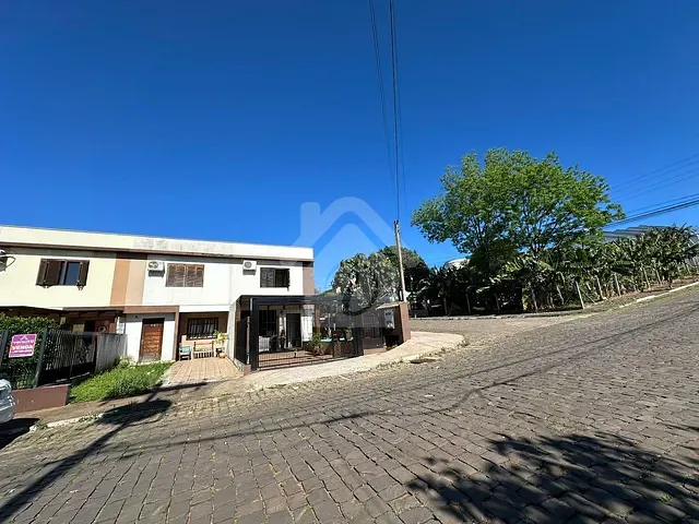 Sobrado 2 quartos e 1 banheiro, à venda, no bairro Centenário em Lajeado