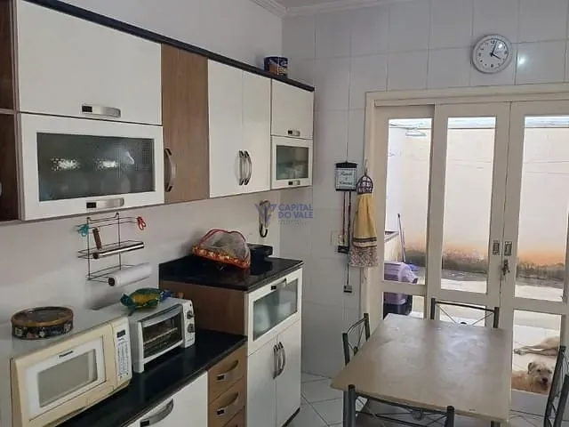 Sobrado com 130m² 3 quartos e 2 banheiros, à venda, no bairro Jardim das Indústrias em São José dos Campos