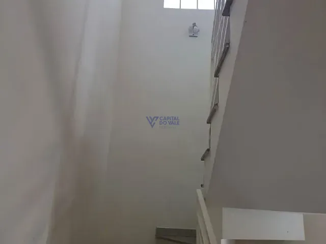 Sobrado com 130m² 3 quartos e 2 banheiros, à venda, no bairro Jardim das Indústrias em São José dos Campos