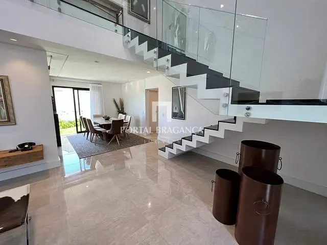 Sobrado com 525m² 3 quartos e 4 banheiros, à venda, no bairro Condomínio Residencial Euroville II em Bragança Paulista