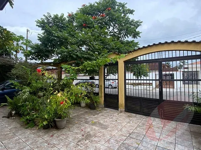 Sobrado com 250m² 3 quartos e 2 banheiros, à venda, no bairro Caiçara em Praia Grande