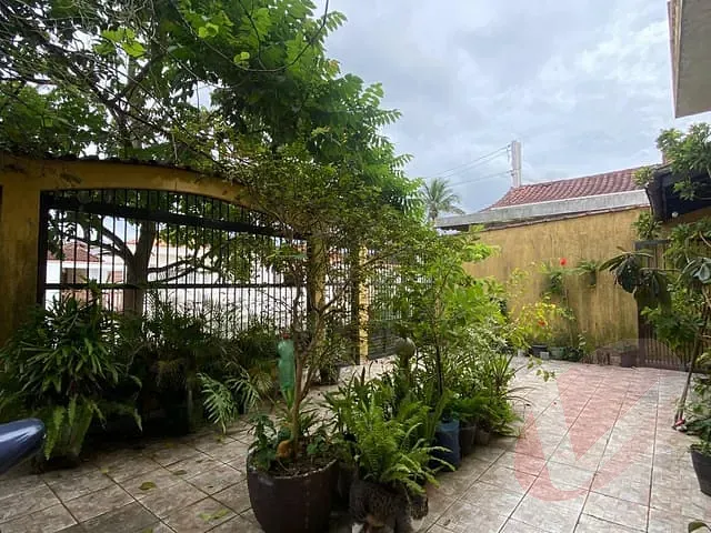 Sobrado com 250m² 3 quartos e 2 banheiros, à venda, no bairro Caiçara em Praia Grande