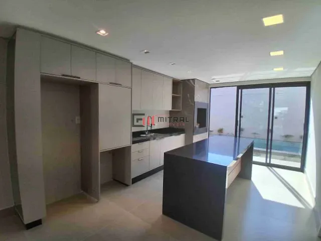 Sobrado com 257m² 4 quartos e 5 banheiros, à venda, no bairro Conjunto Habitacional Alexandre Urbanas em Londrina