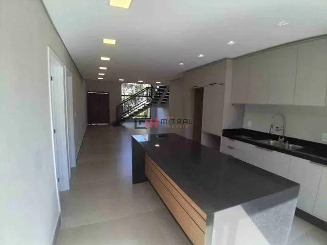 Sobrado com 257m² 4 quartos e 5 banheiros, à venda, no bairro Conjunto Habitacional Alexandre Urbanas em Londrina