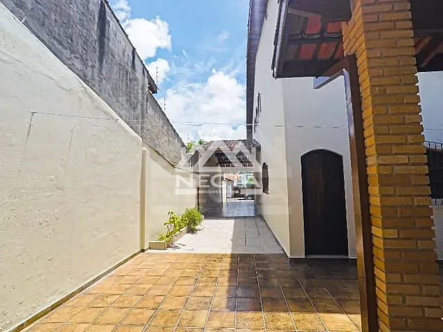 Sobrado com 300m² 6 quartos e 6 banheiros, à venda, no bairro Caputera em Caraguatatuba