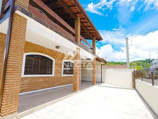 Sobrado com 300m² 6 quartos e 6 banheiros, à venda, no bairro Caputera em Caraguatatuba