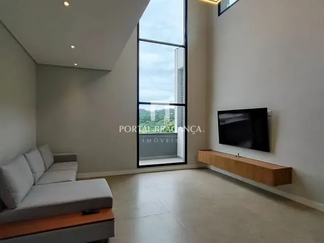 Sobrado com 335m² 3 quartos e 5 banheiros, à venda, no bairro Condomínio Residencial e Comercial Fazenda Santa Petronilla em Bragança Paulista