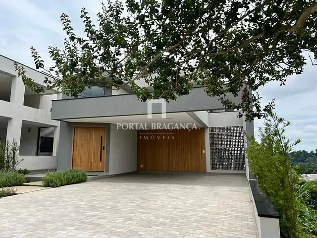 Sobrado com 335m² 3 quartos e 5 banheiros, à venda, no bairro Condomínio Residencial e Comercial Fazenda Santa Petronilla em Bragança Paulista