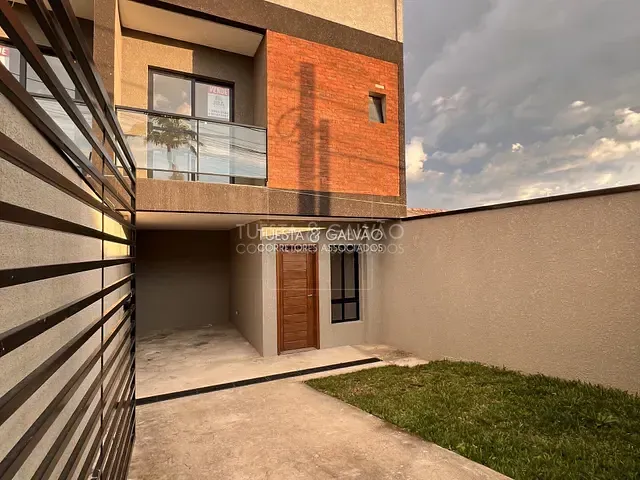 Casa à venda, no bairro Xaxim em Curitiba