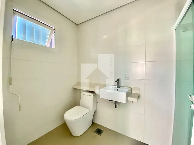 Sobrado com 225m² 3 quartos e 4 banheiros, à venda, no bairro Jardim Quintas das Videiras em Jundiaí