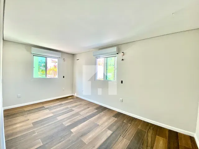 Sobrado com 225m² 3 quartos e 4 banheiros, à venda, no bairro Jardim Quintas das Videiras em Jundiaí