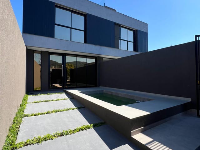 Sobrado com 240m² 3 quartos e 4 banheiros, à venda, no bairro Barra em Balneário Camboriú