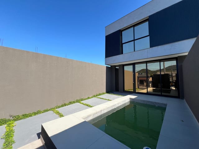 Sobrado com 240m² 3 quartos e 4 banheiros, à venda, no bairro Barra em Balneário Camboriú