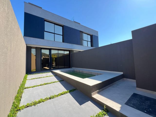 Sobrado com 240m² 3 quartos e 4 banheiros, à venda, no bairro Barra em Balneário Camboriú