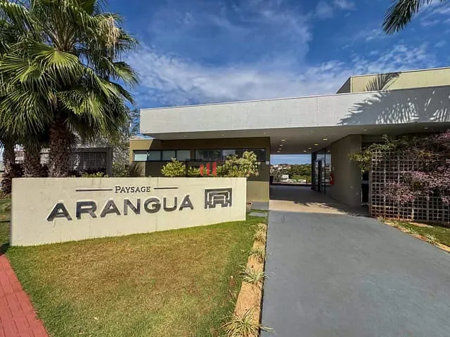 Sobrado com 255m² 4 quartos e 5 banheiros, à venda, no bairro Gleba Simon Frazer em Londrina