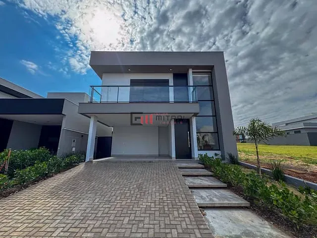 Sobrado com 255m² 4 quartos e 5 banheiros, à venda, no bairro Gleba Simon Frazer em Londrina