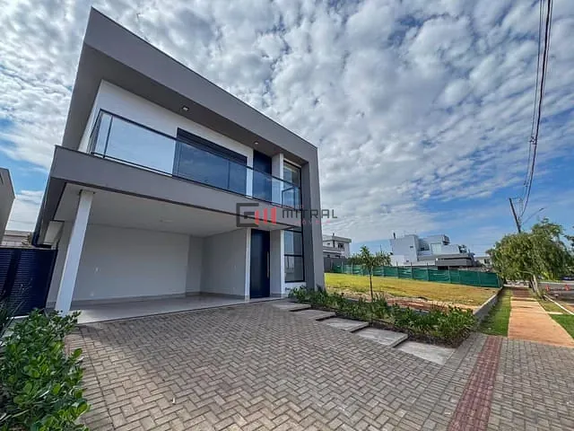 Sobrado com 255m² 4 quartos e 5 banheiros, à venda, no bairro Gleba Simon Frazer em Londrina