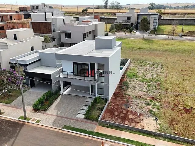 Sobrado com 255m² 4 quartos e 5 banheiros, à venda, no bairro Gleba Simon Frazer em Londrina