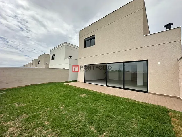 Sobrado 4 quartos e 4 banheiros, à venda, no bairro Residencial Jardins Lyon em Aparecida de Goiânia