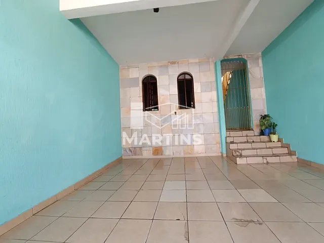 Sobrado com 133m² 4 quartos e 2 banheiros, à venda, no bairro Parque Pinheiros em Taboão da Serra