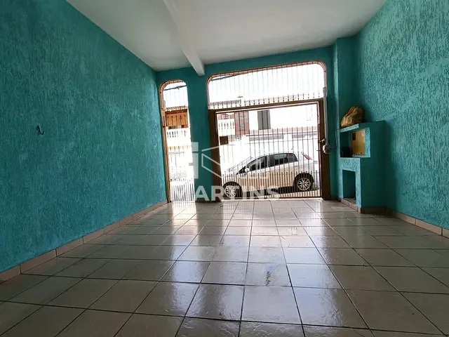 Sobrado com 133m² 4 quartos e 2 banheiros, à venda, no bairro Parque Pinheiros em Taboão da Serra