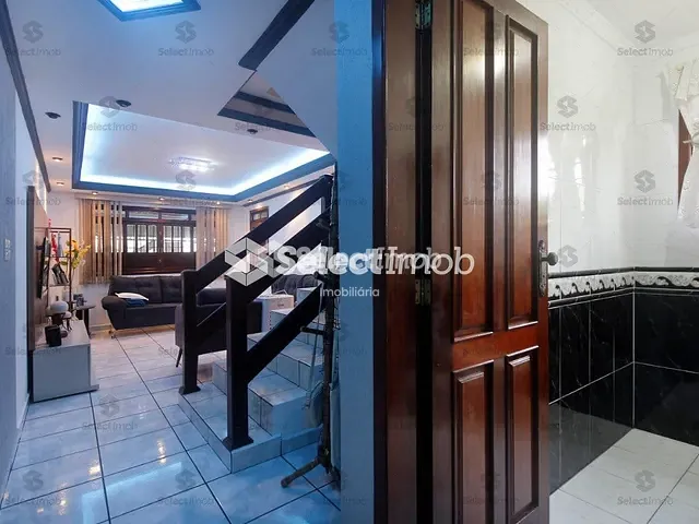 Sobrado com 197m², à venda, no bairro Jardim Sônia Maria em Mauá