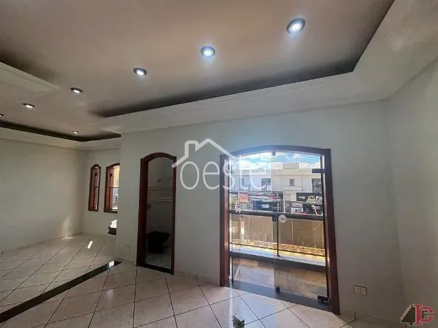 Sobrado com 250m² 3 quartos e 4 banheiros, para alugar, no bairro Jardim São Francisco em Santa Bárbara D'Oeste
