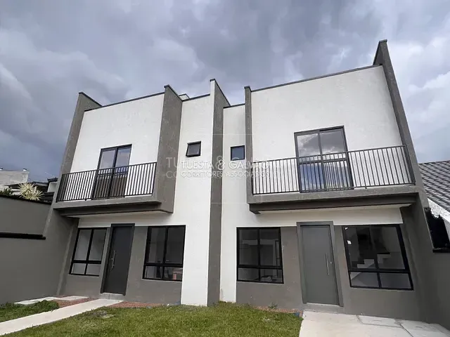 Casa 3 quartos e 3 banheiros, à venda, no bairro Xaxim em Curitiba