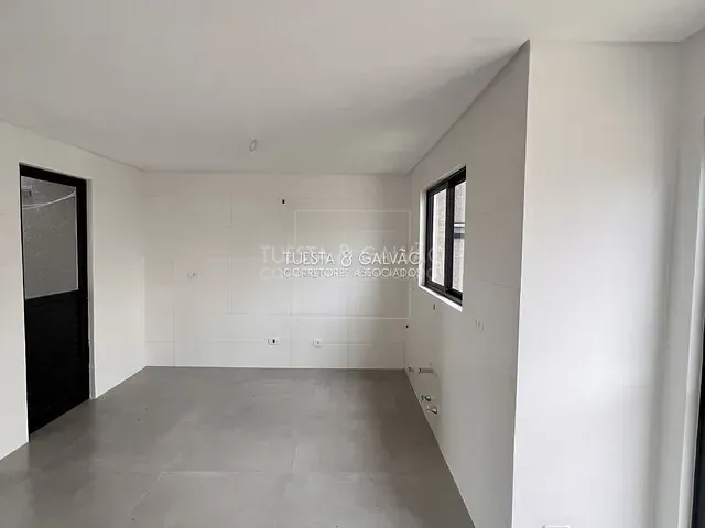 Casa 3 quartos e 3 banheiros, à venda, no bairro Xaxim em Curitiba