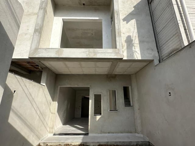 Sobrado com 74m² 2 quartos e 3 banheiros, à venda, no bairro Jardim Dourado em Porto Belo