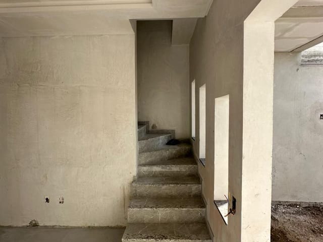 Sobrado com 74m² 2 quartos e 3 banheiros, à venda, no bairro Jardim Dourado em Porto Belo