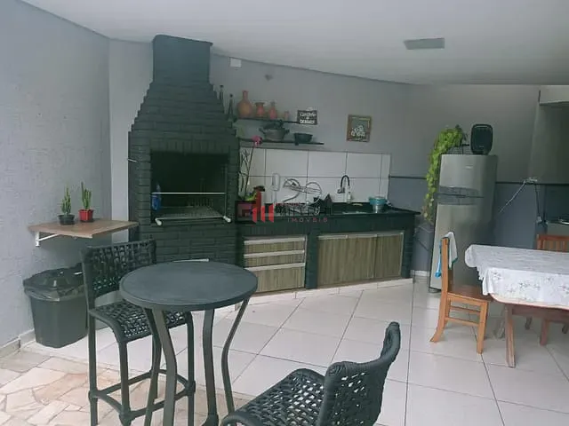 Sobrado com 420m² 4 quartos e 6 banheiros, à venda, no bairro Jardim Itatiaia 2 em Londrina