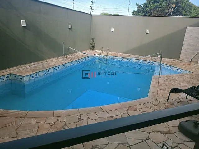 Sobrado com 420m² 4 quartos e 6 banheiros, à venda, no bairro Jardim Itatiaia 2 em Londrina