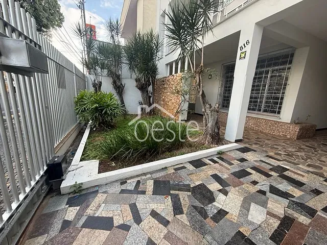 Sobrado com 250m² 2 quartos e 3 banheiros, para alugar, no bairro Centro em Santa Bárbara D'Oeste