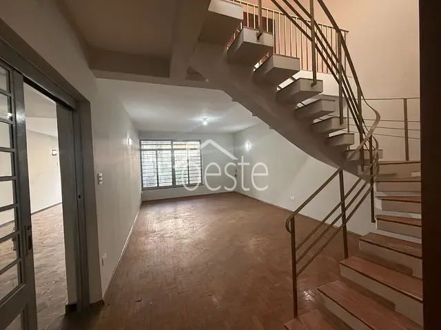 Sobrado com 250m² 2 quartos e 3 banheiros, para alugar, no bairro Centro em Santa Bárbara D'Oeste