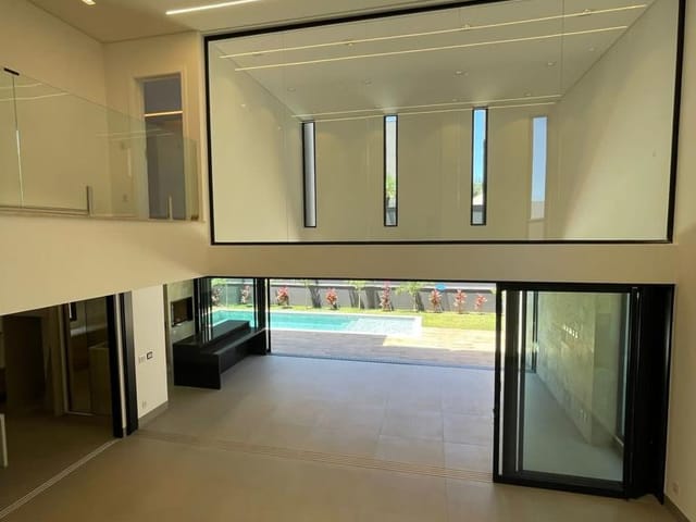Sobrado com 449m² 4 quartos e 6 banheiros, à venda, no bairro Parque dos Novos Estados em Campo Grande