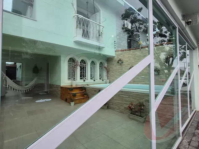 Sobrado 3 quartos e 2 banheiros, à venda, no bairro Boqueirão em Praia Grande