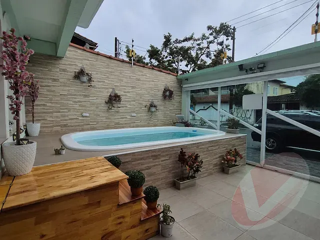 Sobrado 3 quartos e 2 banheiros, à venda, no bairro Boqueirão em Praia Grande