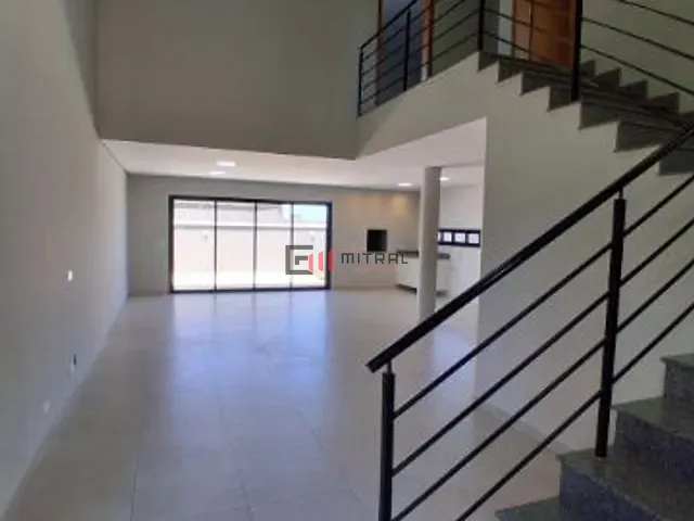Sobrado 3 quartos e 4 banheiros, para alugar, no bairro Conjunto Habitacional Alexandre Urbanas em Londrina