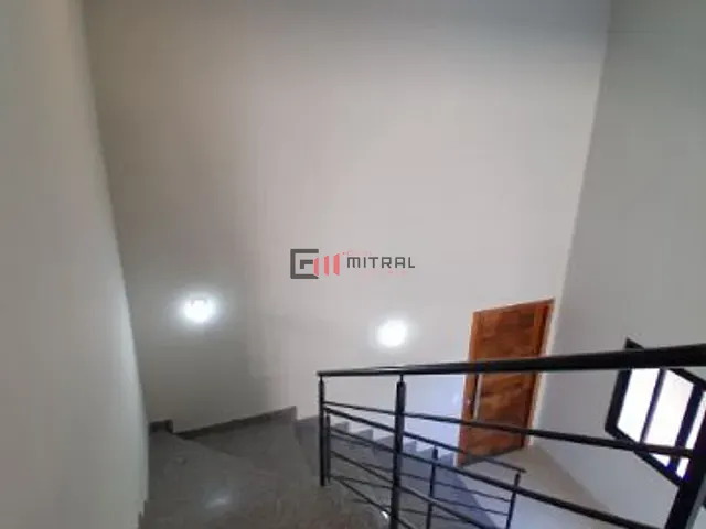 Sobrado 3 quartos e 4 banheiros, para alugar, no bairro Conjunto Habitacional Alexandre Urbanas em Londrina