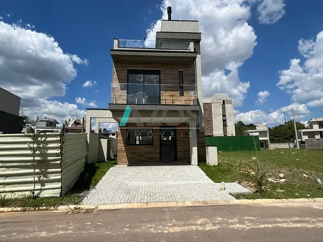 Sobrado 3 quartos e 4 banheiros, à venda, no bairro Santa Cândida em Curitiba