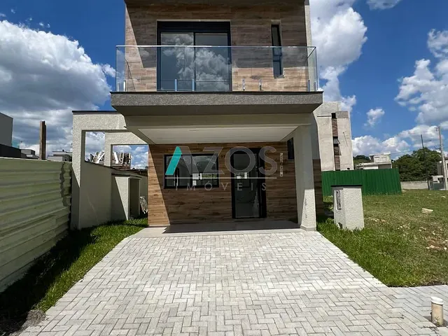 Sobrado 3 quartos e 4 banheiros, à venda, no bairro Santa Cândida em Curitiba