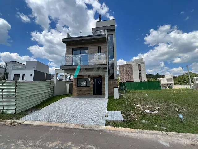 Sobrado 3 quartos e 4 banheiros, à venda, no bairro Santa Cândida em Curitiba