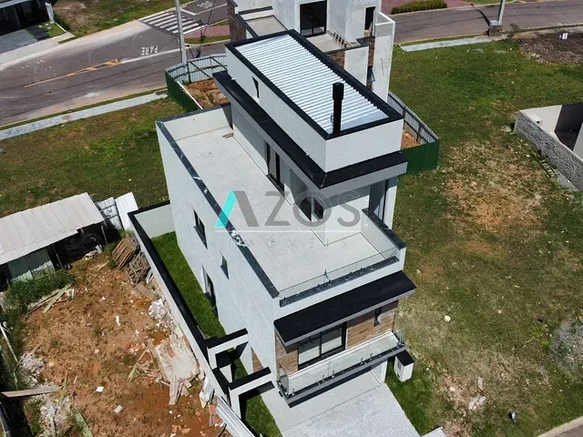 Sobrado 3 quartos e 4 banheiros, à venda, no bairro Santa Cândida em Curitiba