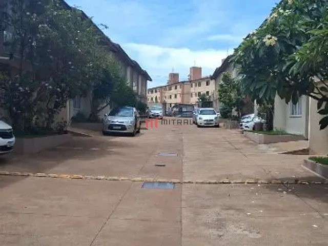 Sobrado 3 quartos e 3 banheiros, à venda, no bairro Parque Jamaica em Londrina