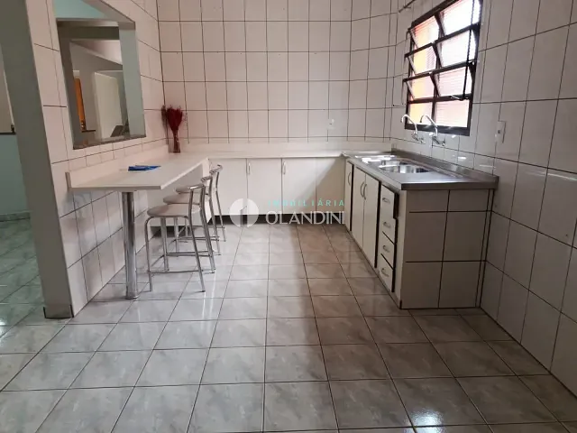 Sobrado com 403m² 4 quartos e 2 banheiros, para alugar, no bairro Jardim Arrivabene em Artur Nogueira